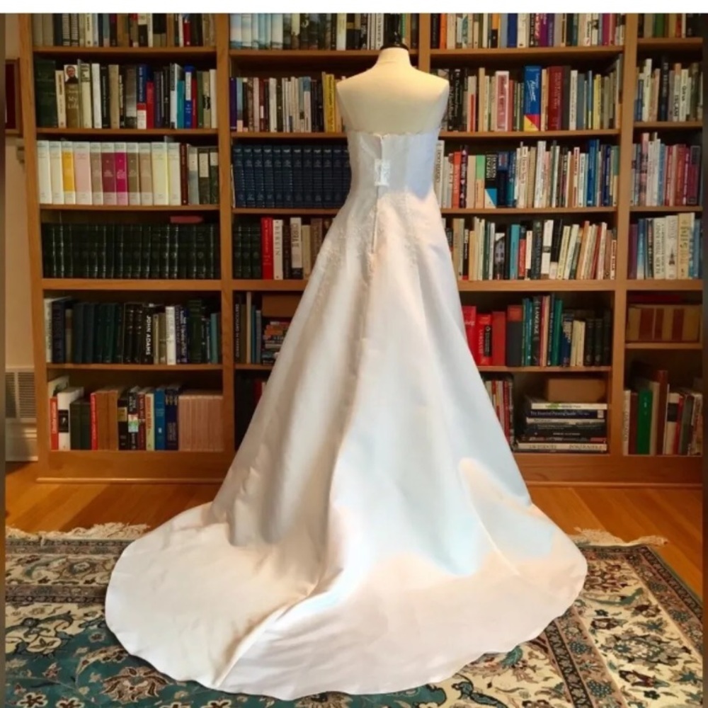 NEW - NWT - - Wedding dress strapless A line white